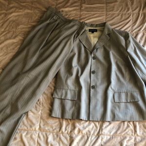 Evan Picone  tan suit *brand new never worn*